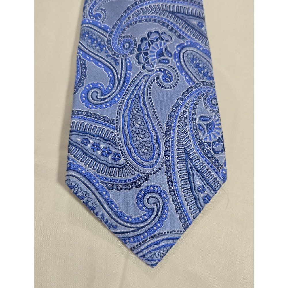 Geoffrey Beene Mens Silk Paisley Blue Necktie Formal Business